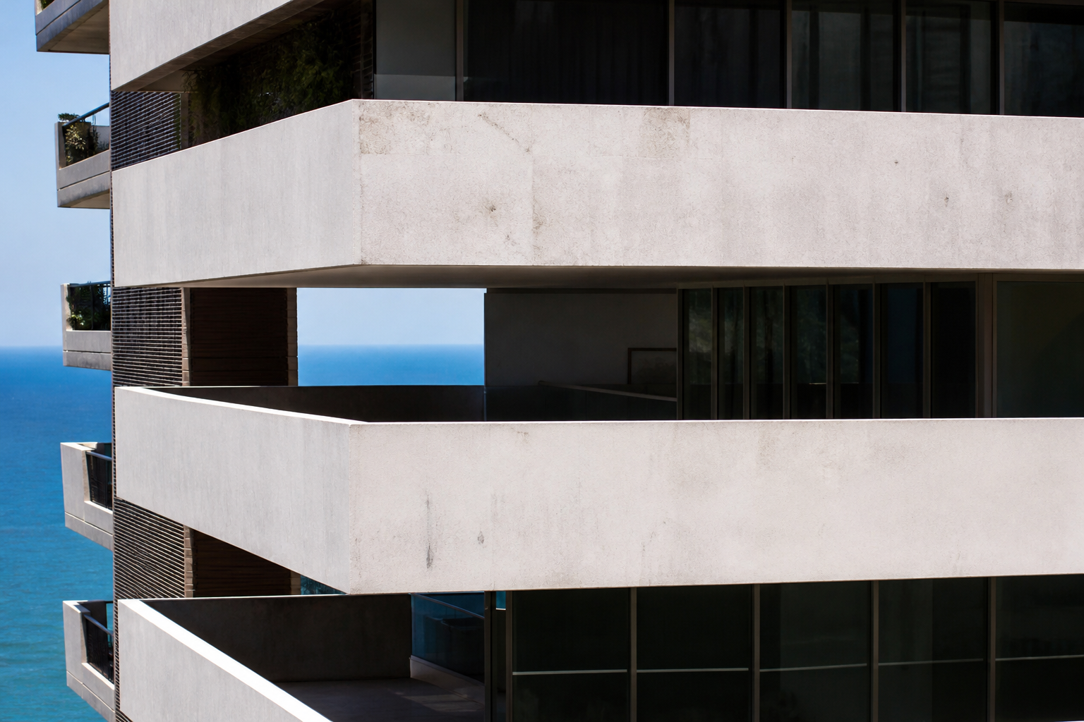 Stacked balcony slabs